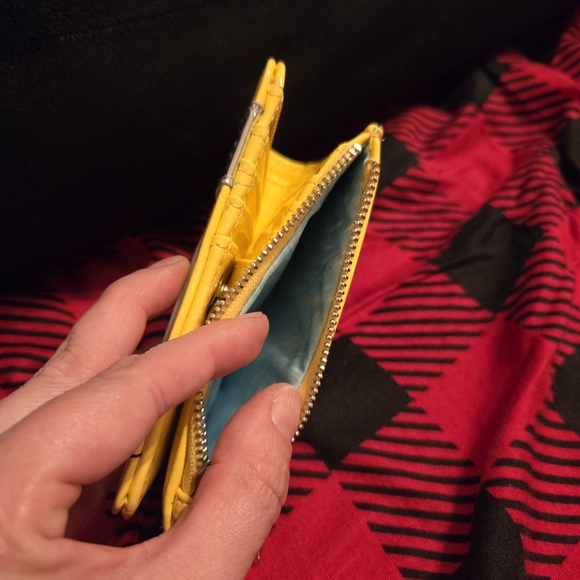 Betsey Johnson Yellow Washing Machine Wallet - Picture 5 of 5